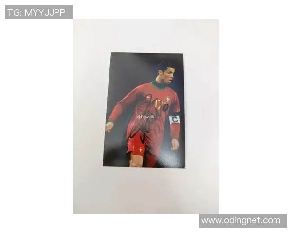 C罗卡签名商品引发热潮球迷争相抢购限量珍藏版产品