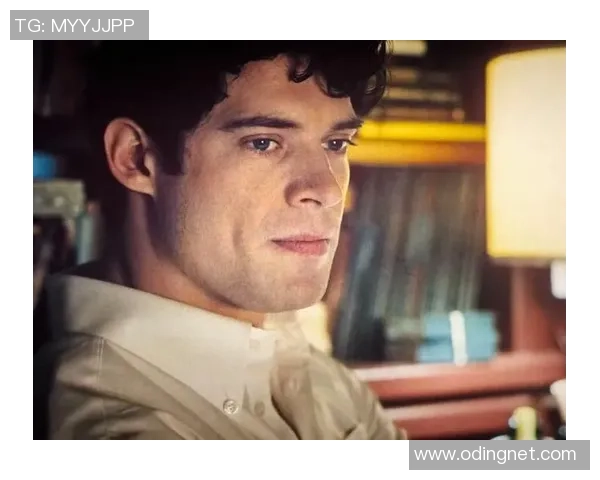 《绿茵传奇：从球场到银幕的足球明星成长之路》