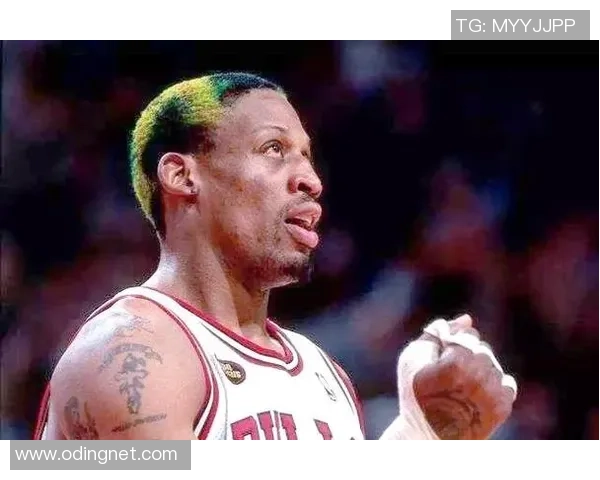 二十多年前足球球星光头造型引发热议至今仍成经典回忆