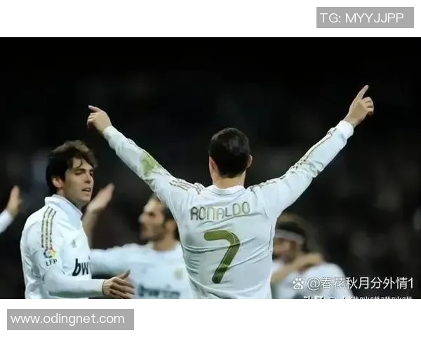 全球公认十位历史最佳足球球星排名与传奇事迹深度解析 全球公认十位历史最佳足球球星排名与传奇事迹深度解析