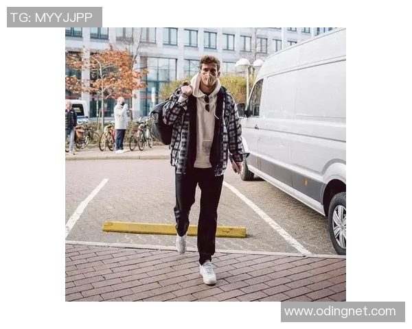 全球最矮足球球员的时尚穿搭揭秘 谁才是场外的潮流代表 全球最矮足球球员的时尚穿搭揭秘 谁才是场外的潮流代表