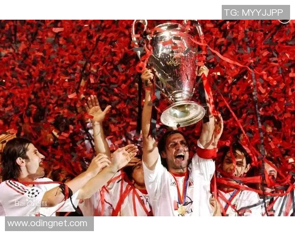 全球足球巨星亲笔签名全集珍藏 每一位传奇球员的独特印记